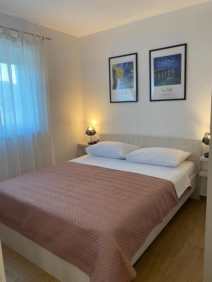 Apartments Rising Sun, ราชานาส ภายนอก รูปภาพ
