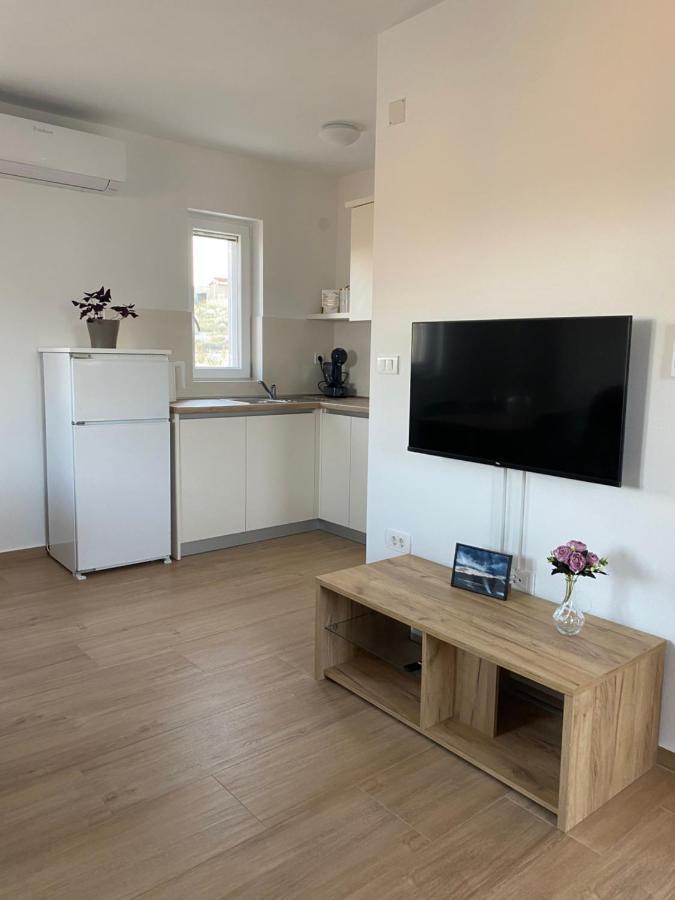 Apartments Rising Sun, ราชานาส ภายนอก รูปภาพ