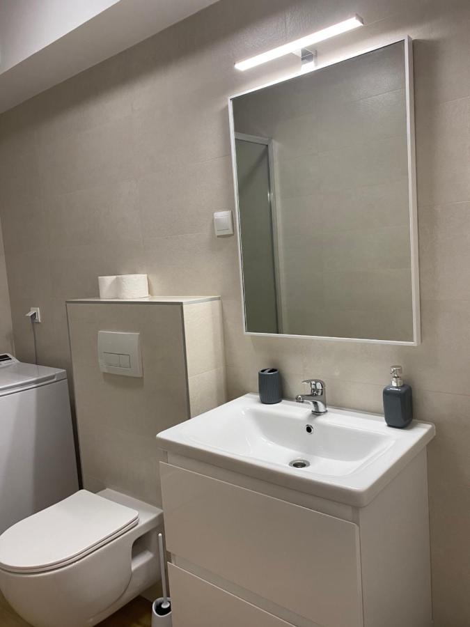 Apartments Rising Sun, ราชานาส ภายนอก รูปภาพ